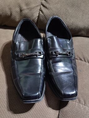 Dexter Black Leather Bit-Detail Slip-Ons